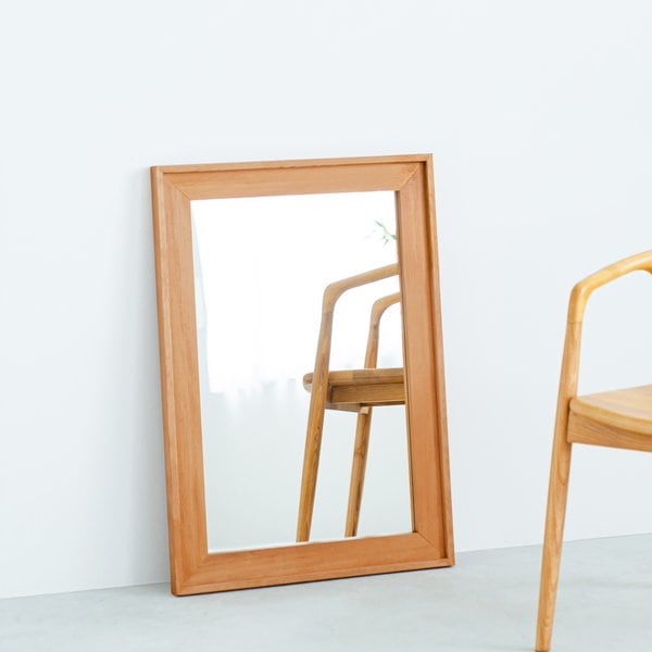 L型フレームウォールミラー(580×830mm) (ハニーブラウン)天然木 北欧風 日本製 鏡 姿見 高級感 ドレッサー 全身 木製 壁掛け モダン 木枠 玄関 トイレ 洗面 ...