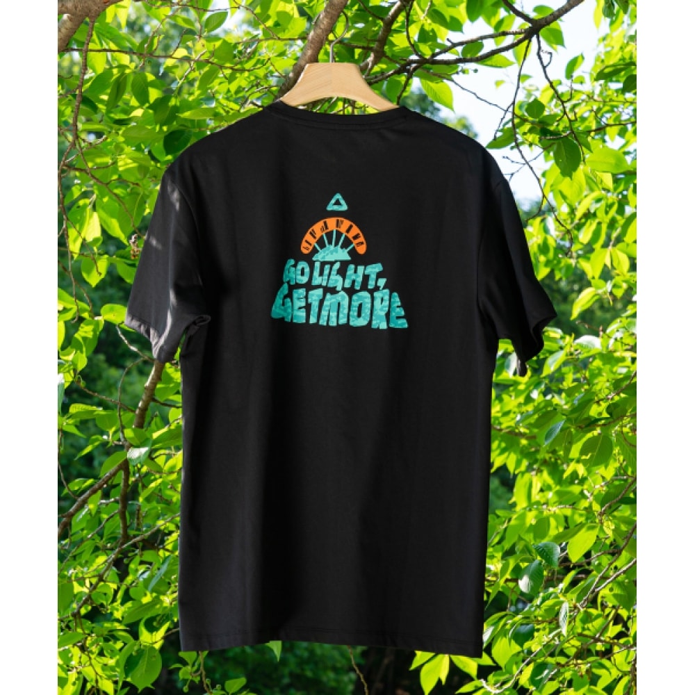 ZEROGRAM [ゼログラムX SANN] トライアングルスローガンバックグラフィックTシャツ