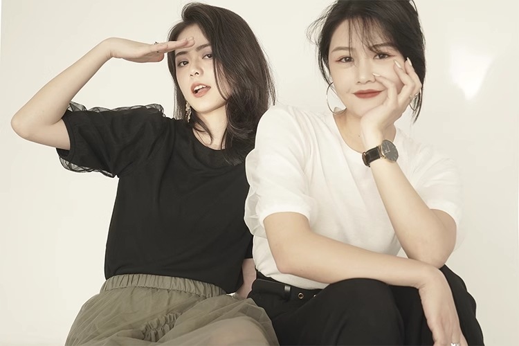 Tシャツ 女性 夏 ニッチ メッシュ ラウンドネック デザイン フレンチ パフスリーブ トップス ニット 半袖 トップス ブラウス 袖あり 半袖 5分袖 五分袖 フレア かわいい 大人可愛い きれいめ