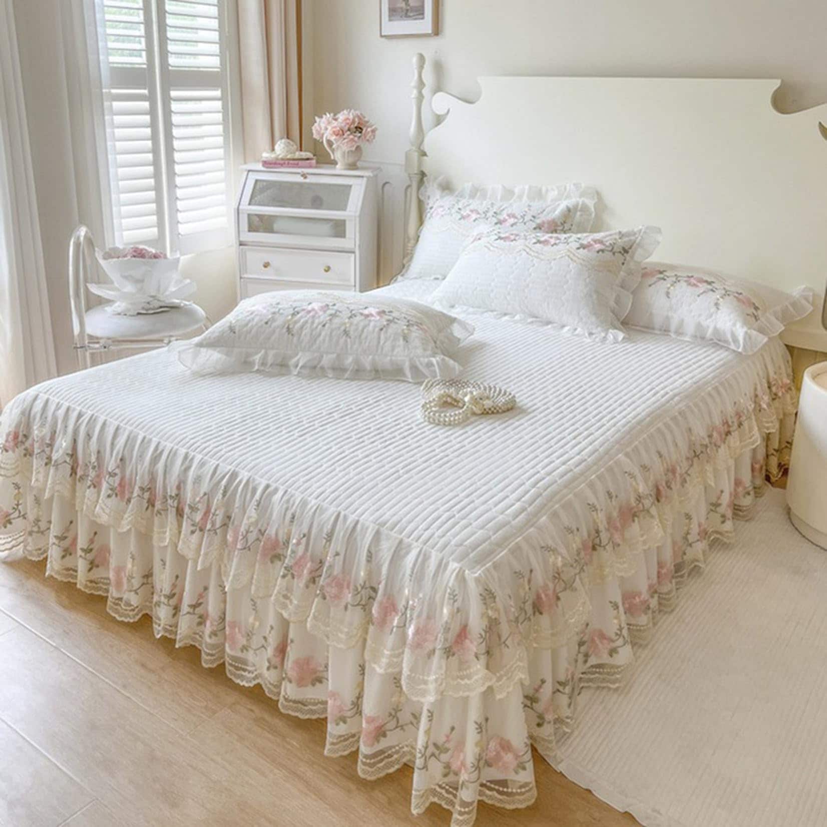 Fzigenle 中綿 ベッドスカート 姫系 中綿 厚め 保温 キルティング 柔らか 暖かい ダブル ホワイト クイーン キング ロング 200*220 秋 きれいめ ベッドカバー シーツカバー マッ