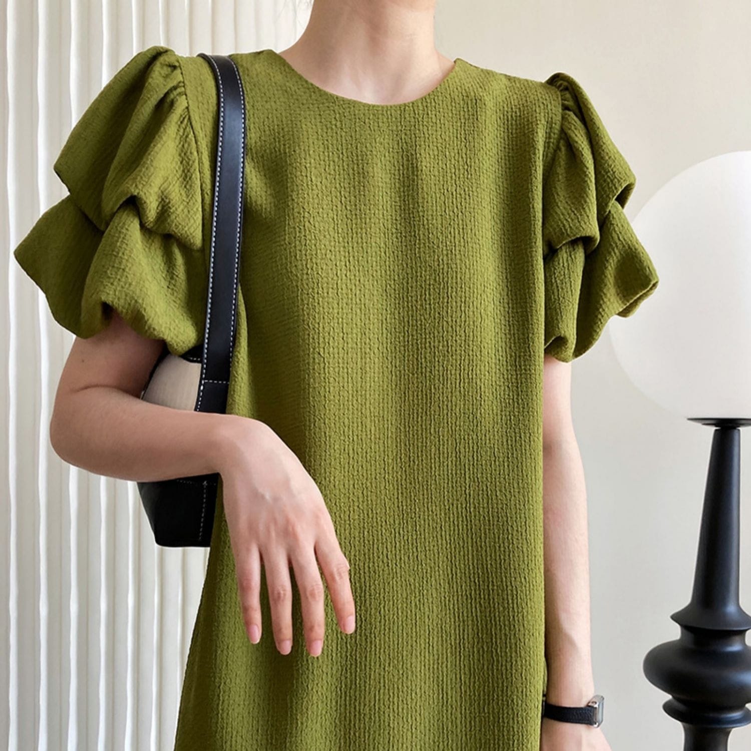 ワンピース ロングワンピース 半袖 ラウンドネック パフスリーブ ボリューム袖 ロング丈 バックシャン かわいい 大人可愛い きれいめ シンプル 上品 おしゃれ 大人女子 こなれ感 レトロ 個性的