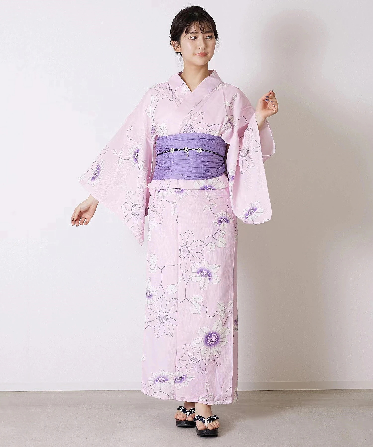 着物浴衣女性伝統正装スタイル観光cos服飾綿麻生地を撮影