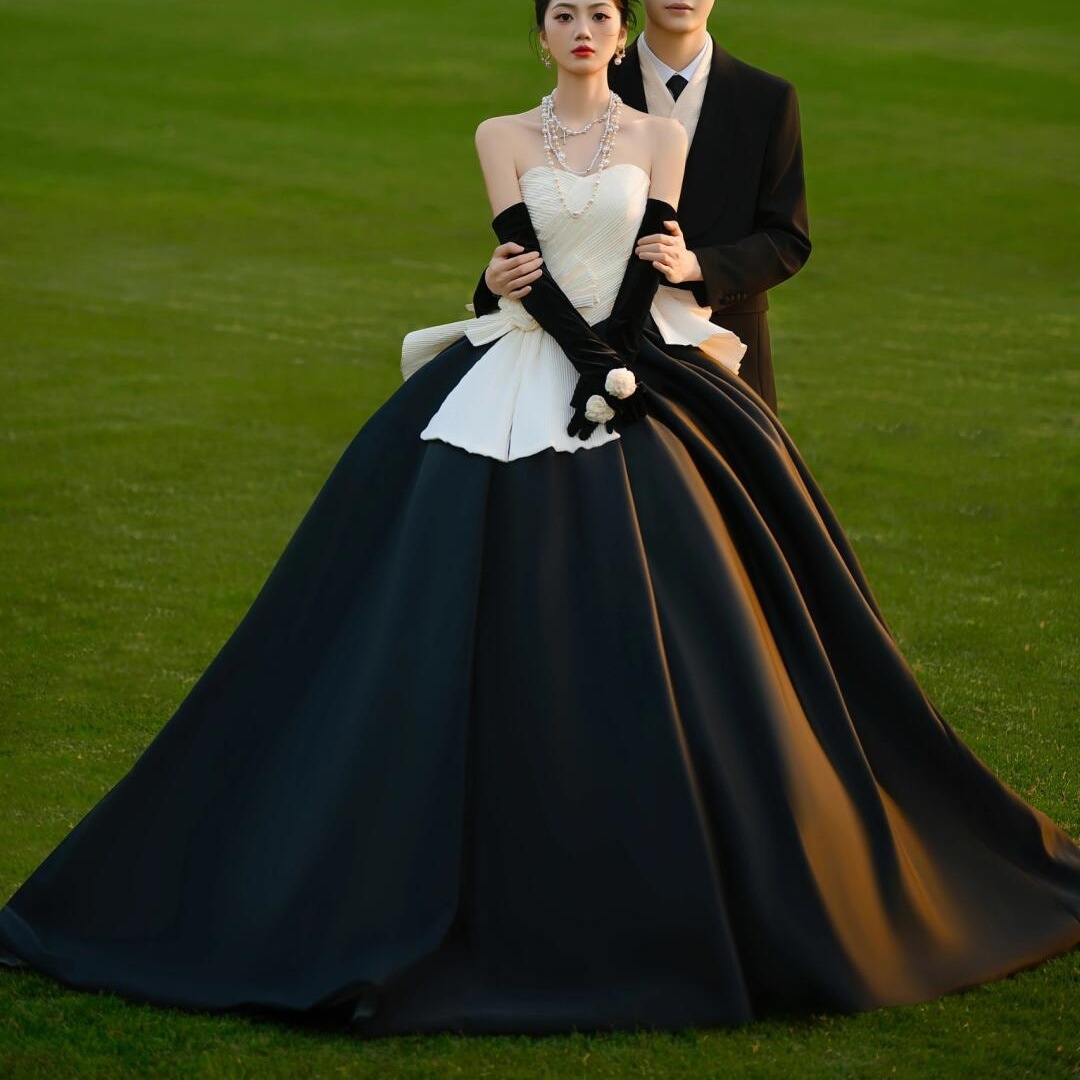 テール付きカッ写真撮影ブレトロ屋外ウェディングドレスサテン黒と白のドレススタジオ写真テーマの服