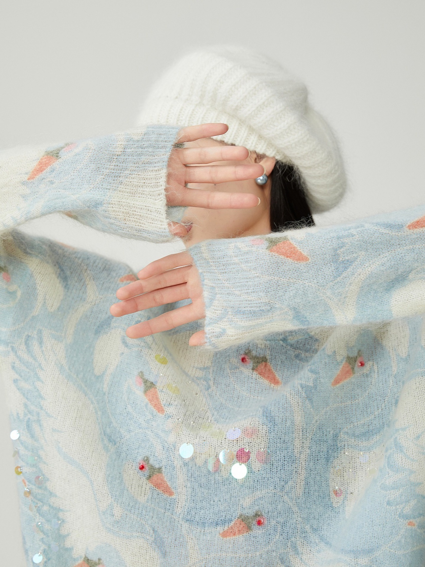 「Feiry」2025 秋新作 スパンコール × ビーズアップリケ ルーズニット 優しいカロット柄トップ