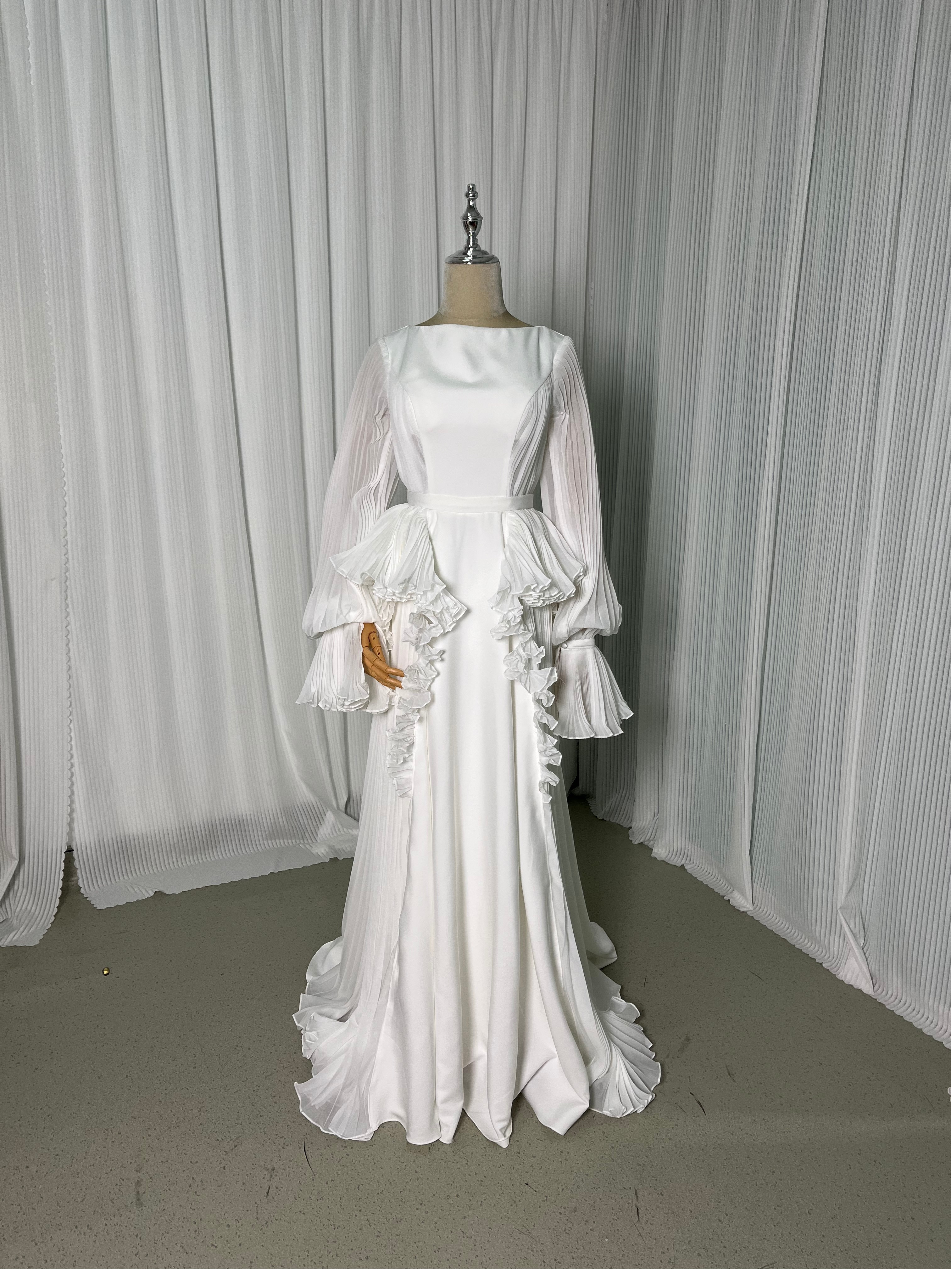 ウエディングドレス ホワイト クルーネック ファスナー ロングスリーブ フリル袖 ピアノ演奏会/音楽会/発表会など フリルドレス