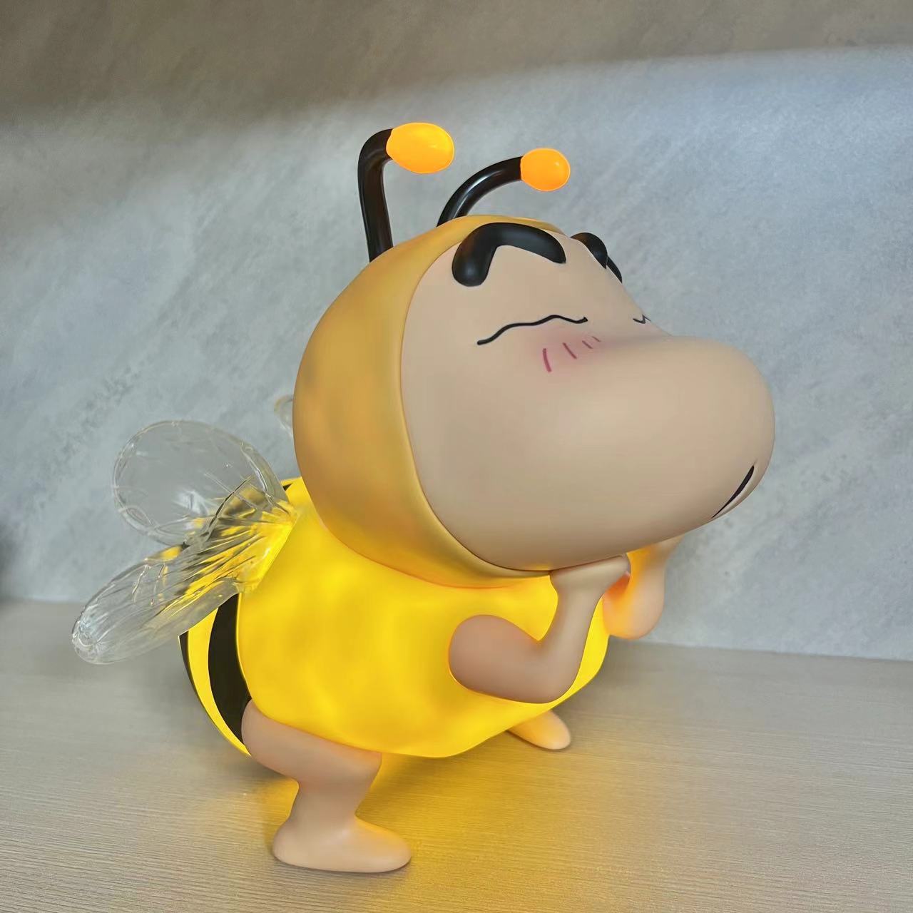 クレヨンしんちゃん 野原しんのすけ ハチライト 光るトレンディな卓上飾り 置物人形 ギフト