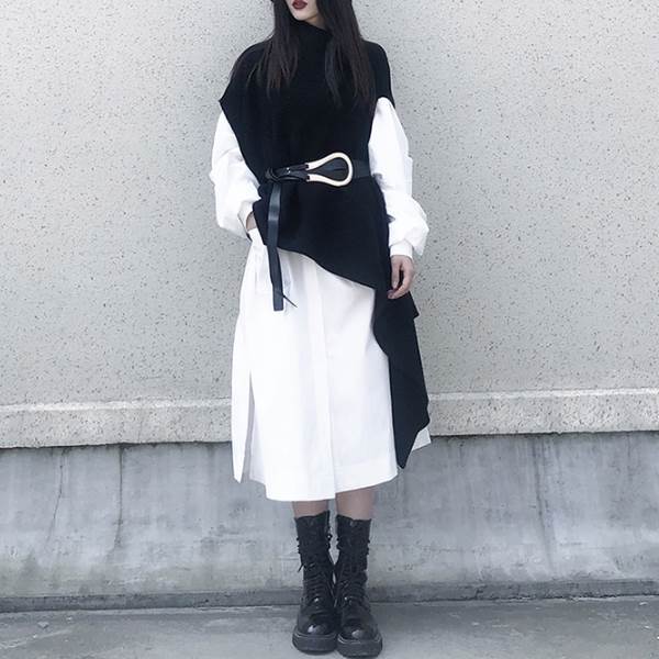 クーポン有アシンメトリー カーディガン トップス ニット 個性的 春 秋 裾短め 袖なし ハイネック サイドスリット ブラック 黒 無地 フリーサイズ 厚手 学校 パーティー イベント 旅行 重ね着し