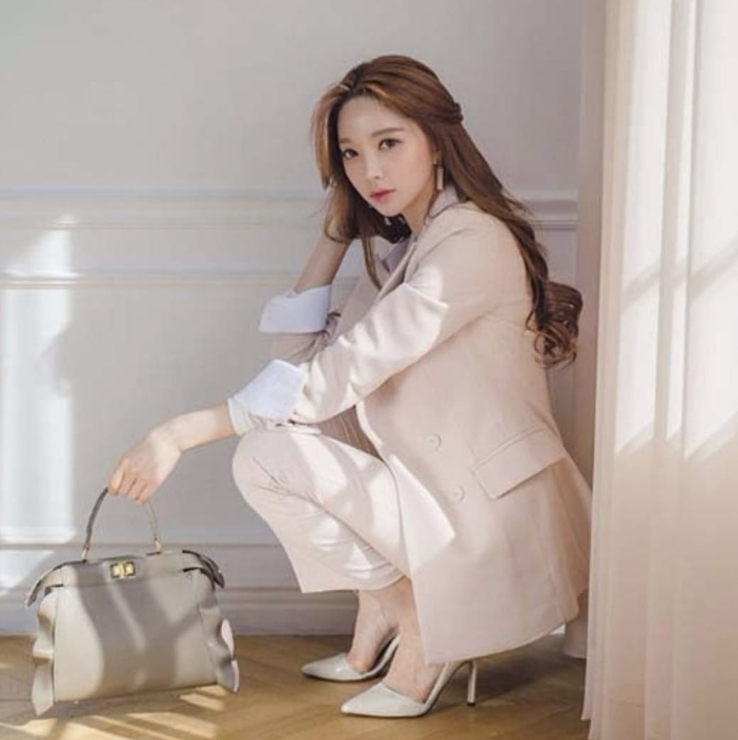 ジャケット 上着 スーツ ミディアム丈 ミドル丈 袖あり 長袖 スリム タイト 細身 ポケット 前開き 可愛い かわいい 綺麗め きれいめ シンプル カジュアル 大人 上品 おしゃれ お洒落