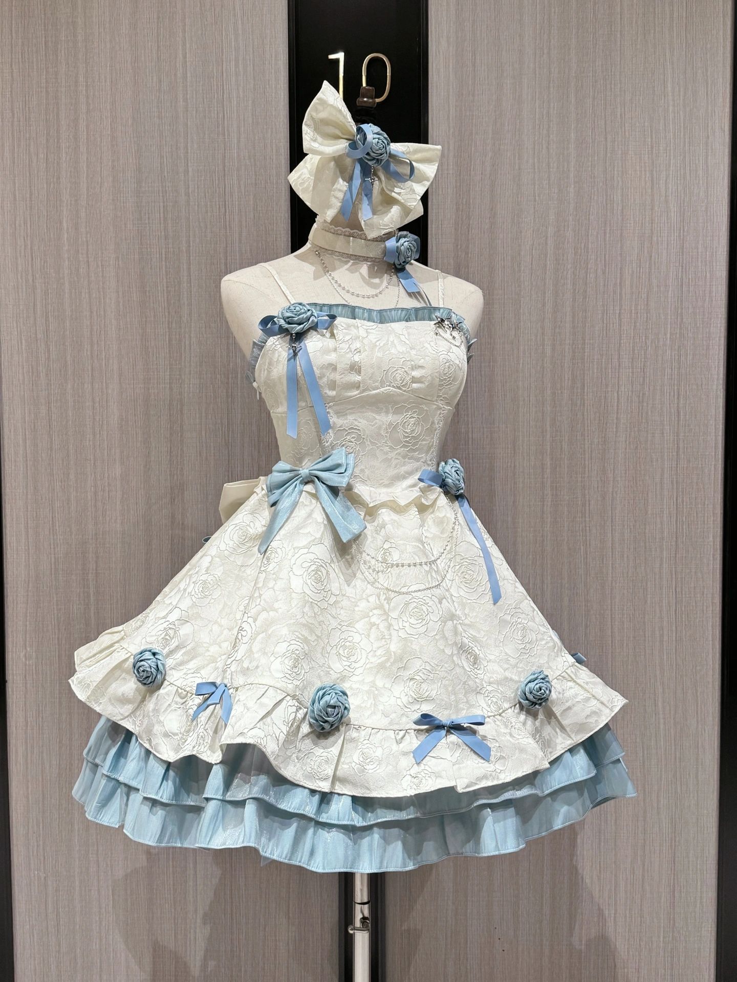 「教養第四 生糸一覧」彩色木版刷り 明治6年刊 1枚|染色 服飾 和本 古典籍 教養第四 生糸一覧」彩色木版刷り 明治6年刊 1枚|染色 服飾 和本
