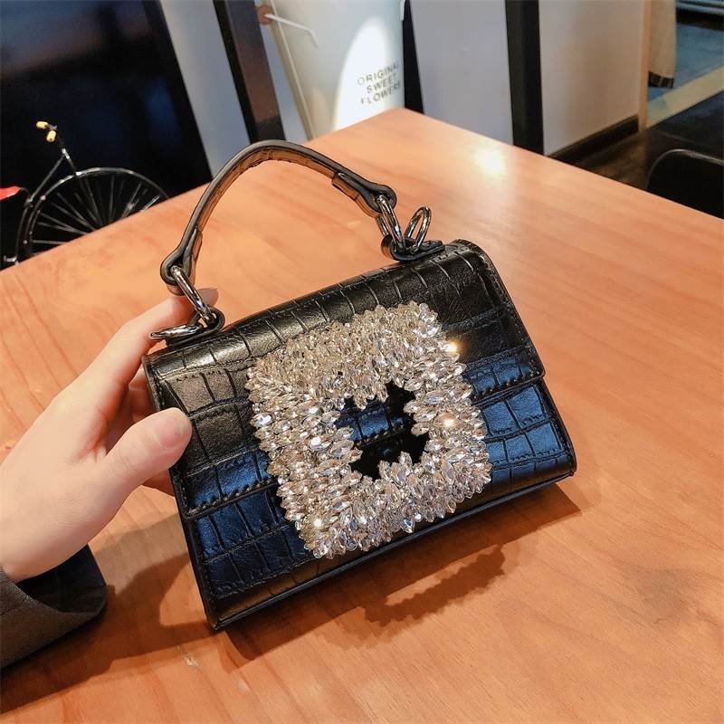 1～3日で出荷新品大2色はハンドバッグショルダーバッグクロコダイル型押しビジュースクエア型ミニ斜めがけラインストーンPUレザー革手提げ斜めがけバックカバン鞄ブラック黒シル