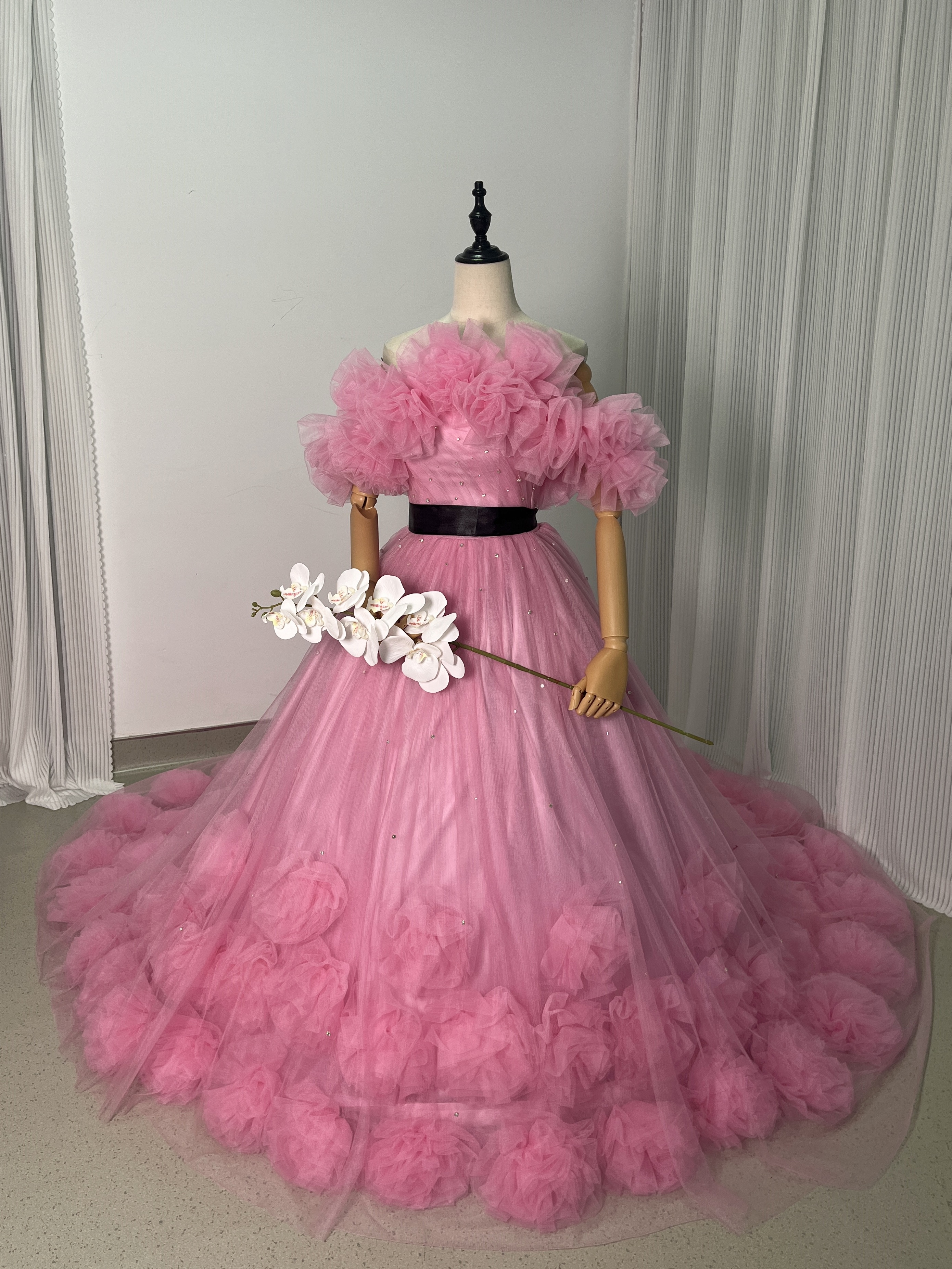美品！パーティードレス ピンク オフショルダー 花モチーフ ベルト ハンドビーディング 前撮り
