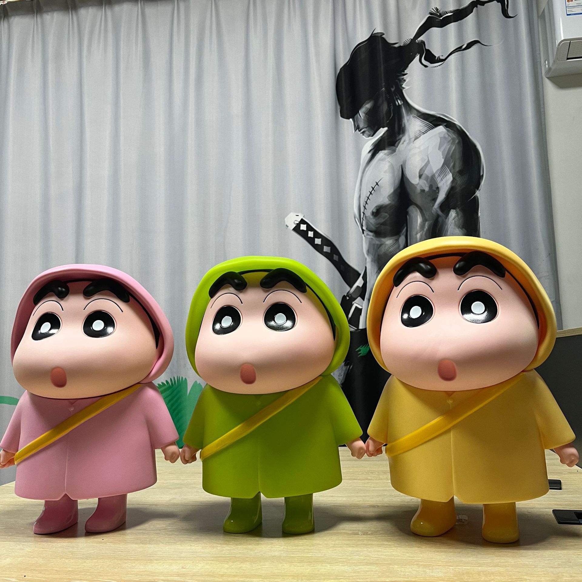 大きな野原しんのすけかわいい車飾りレインコートファッションモデルフィギュア