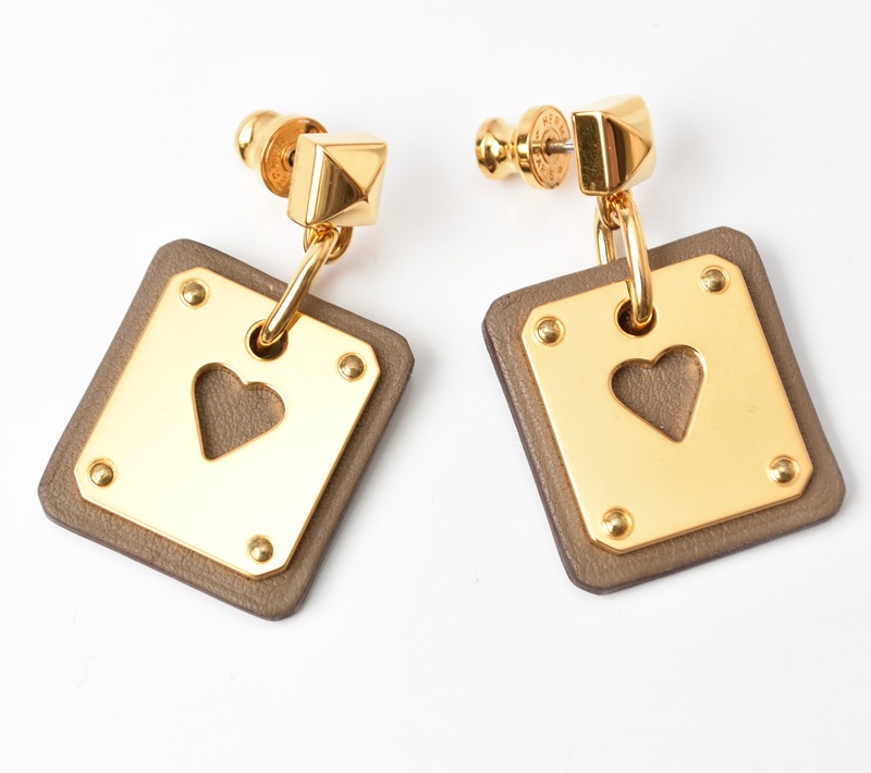 ピアス エースオブハート As de Coeur/アス・ドゥ・クール トランプ スイフトレザー ベージュ/ ゴールド金具 U刻印