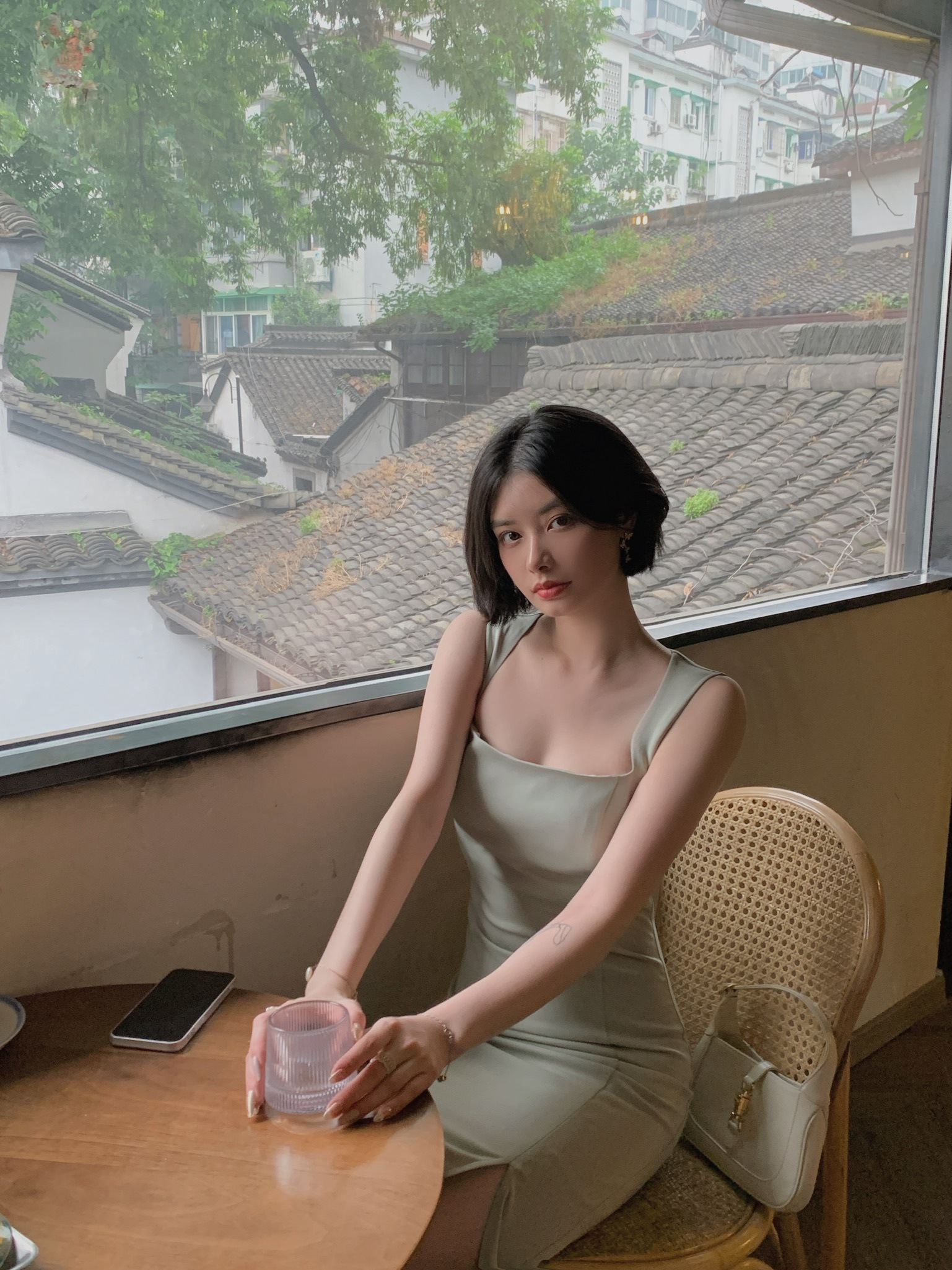 ノースリーブ フレンチ サスペンダー ドレス 夏 ハイエンド デザインセンス ニッチ スカート グリーン S M ワンピース 膝丈 ひざ丈 かわいい 大人可愛い きれいめ シンプル カジュアル 大人