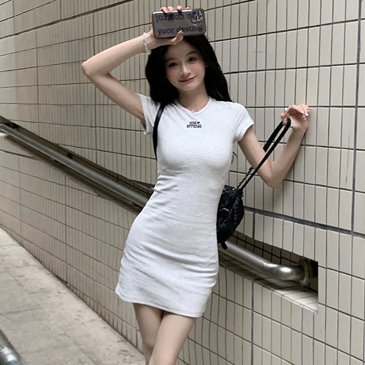 ワンピース ショート丈 袖あり 半袖 ラウンドネック 襟なし スリム タイト 細身 ハイウエスト 伸縮性 プルオーバー 薄手 大人可愛い きれいめ シンプル カジュアル 大人 上品 お洒落 かっこいい