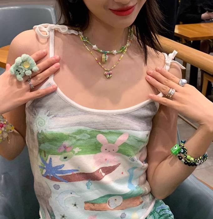 レディース トップス インナー 袖なし ノースリーブ キャミソール ラウンドネック 襟なし 肌見せ リボン 薄手 かわいい シンプル おしゃれ ガーリー 個性的 存在感 ラブリー キュート カントリー