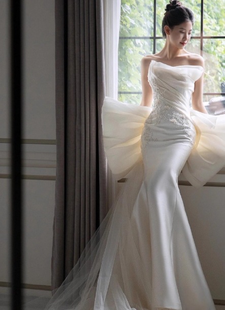 ウェディングドレス ベアトップ 魅惑の花レース マーメイドライン 豪華なバックリボン 結婚式