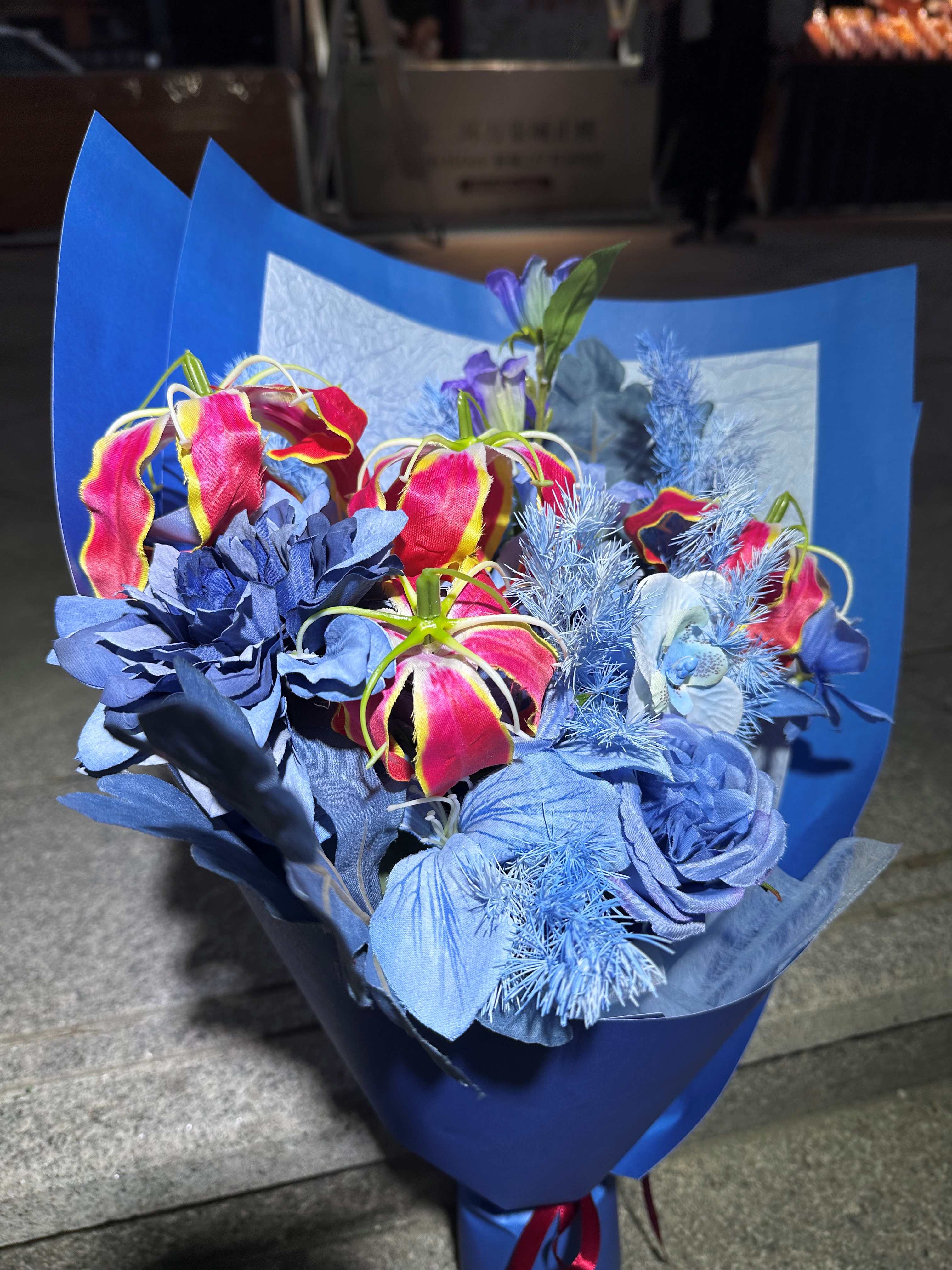 枯れない花 ブルー造花 ギフト買い占め中 プレゼント カーネーション 花束 造花プレゼント誕生日誕生日 贈り物 結婚記念日 退職祝い 送別会 結婚祝い 卒業式