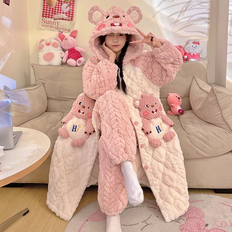 秋冬のサンゴの絨毯の三層の綿を挟んで寝ている服の女性とベルベットの厚い冬のバスローブのパジャマの新しい家庭服