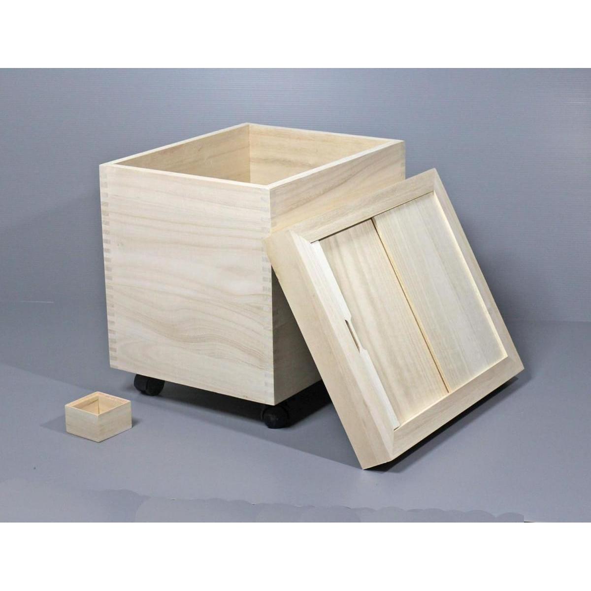 桐米びつ DX-30 キャスター付 サイズ:47×39×H44(39)cm 重量:約5.5kg 素材・材質:天然木桐 製造国:日本 仕様:30kg用 完成品 付属品:マス