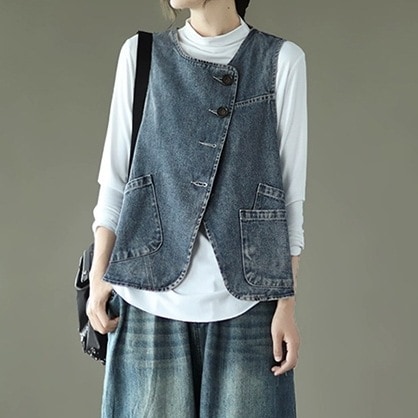 レディース トップス ベスト ジレ デニムベスト ミディアム丈 袖なし ラウンドネック 前開き ボタン ポケット カラーデニム かわいい 大人可愛い きれいめ シンプル カジュアル 上品 おしゃれ