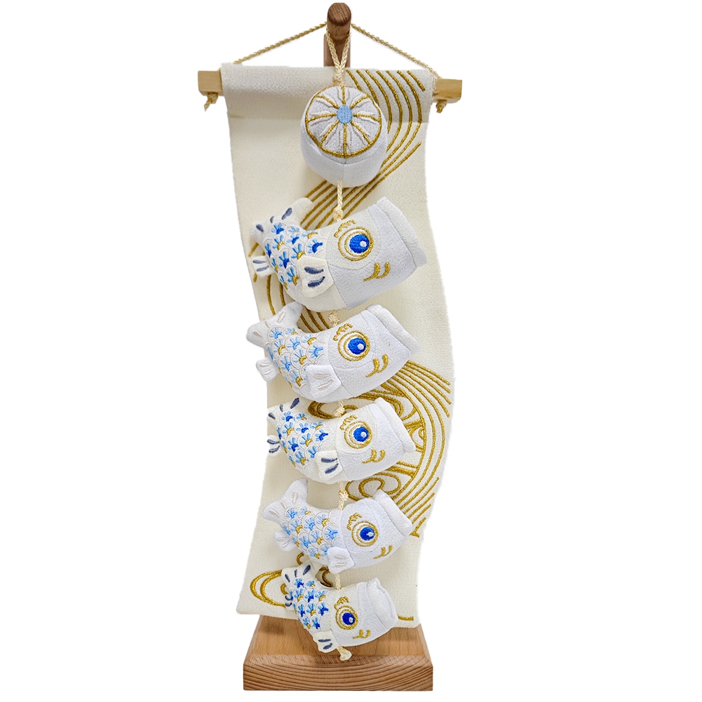 鯉のぼり こいのぼり 室内 コンパクト タペストリー 卓上 インテリア ミニ 端午の節句 五月人形 金糸刺繍 オシャレ ふんわり 子供の日 ぬいぐるみ 天然木台付き 高さ44cm 白色 雲金鯉