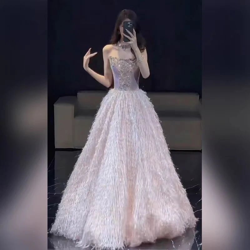 ドレスの女性ハイエンドでエレガントな若者2025バンケットホストパフォーマンスエンゲージメントテストワンピースドレスドレス