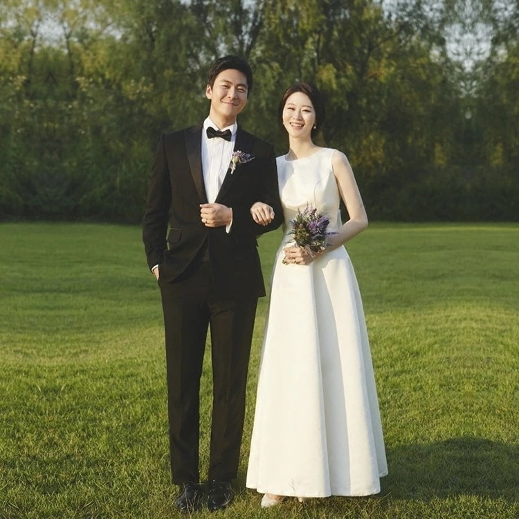 白 ウエディングドレス ノースリーブ wedding タイト Aラインドレス ラウンドネック 花嫁ドレス フォーマル ワンピース 二次会 花嫁 二次会ウエディングドレス レディースドレス 前撮り 海外