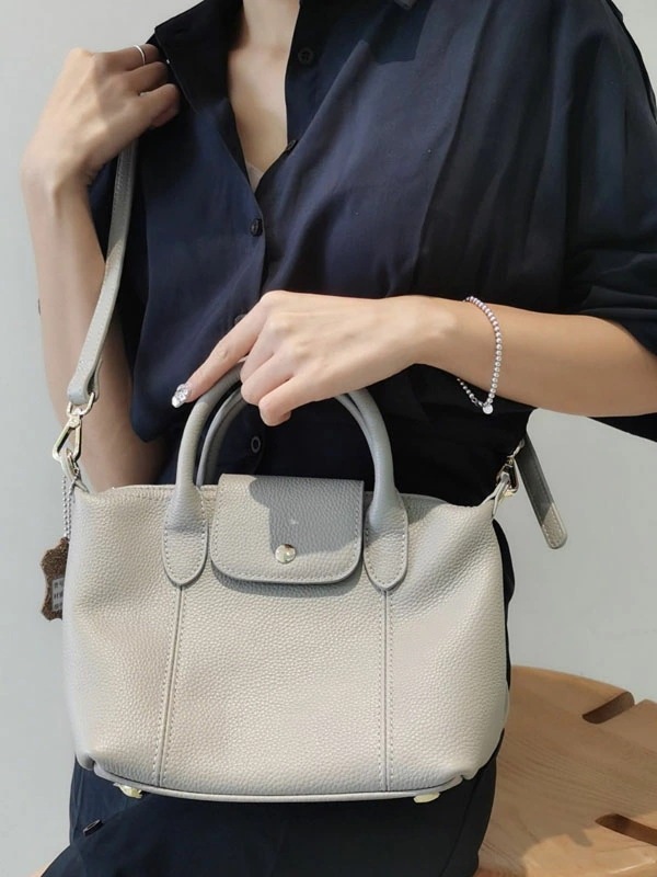 お一人様1点【本革/2way/秋冬対応】レディース ハンド&ショルダーバッグ 大容量 軽量 通勤・フォーマル・旅行対応 上品デザイン 母の日ギフト