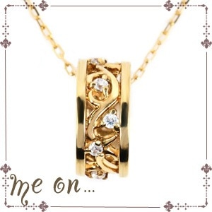 me on... 編みこみの中に小さなダイヤがちりばめられたK10イエローゴールド 10金 ベビーリング風天然ダイヤモンドネックレス 発送目安：２３週間