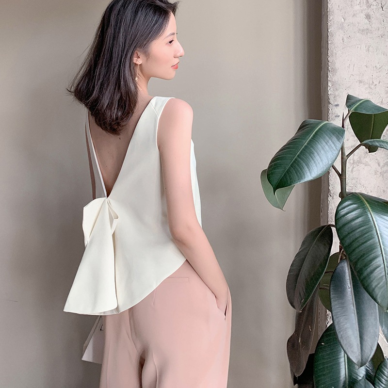 バックVネック ノースリーブフリルトップス フリル ノースリーブ. トップス レディース オフィスコーデ お仕事コーデ オリジナルデザイン a4333