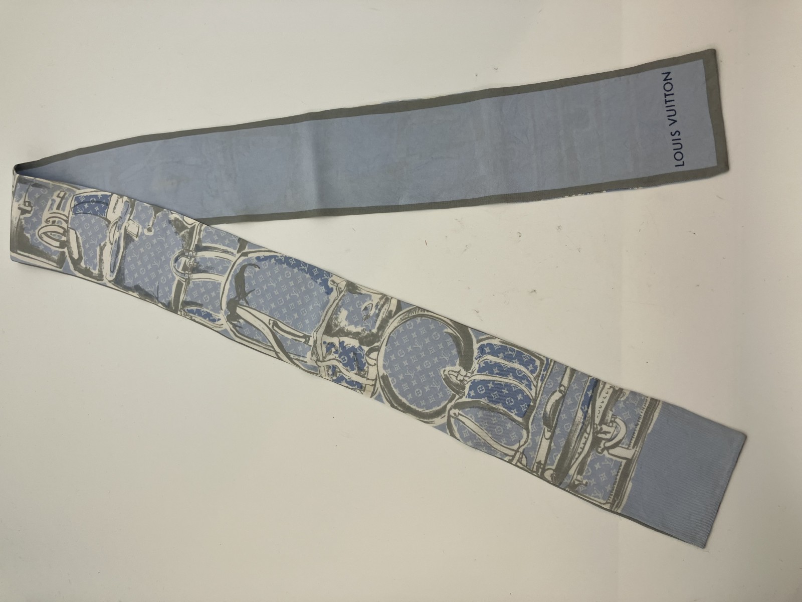 バンドー　 モノグラム 　スカーフ　ブルー　116×8ｃｍ（45.67×3.15 inch）