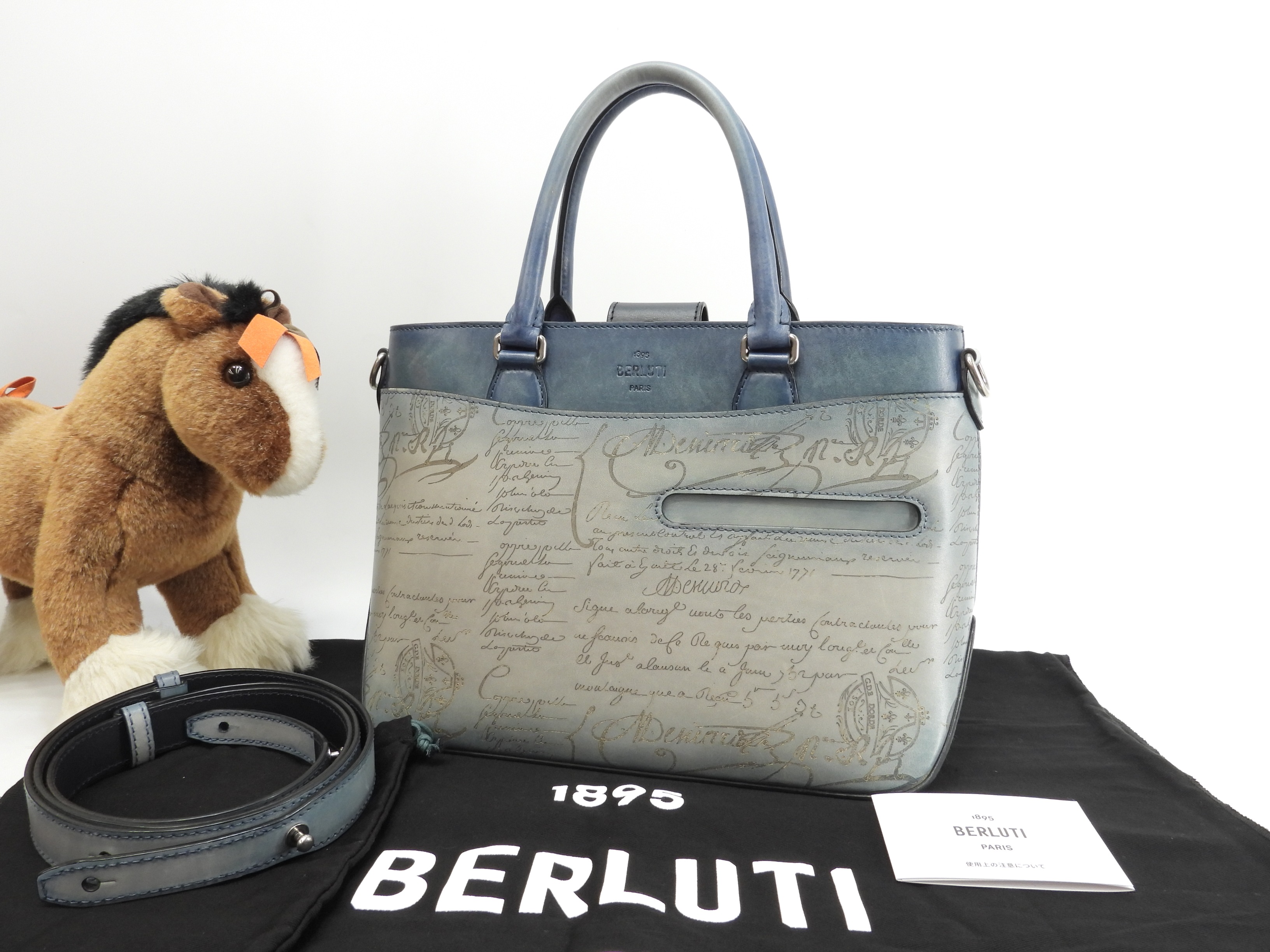 トゥジュールXS カリグラフィ レザー灰青 トートバッグ メンズ@U0224