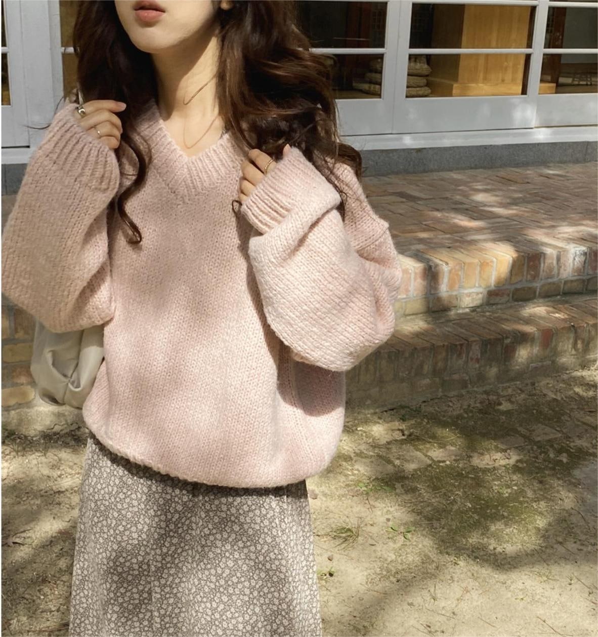 トップス ニットソー セーター レギュラー丈 長袖 ランタンスリーブ Vネック ニット ウール 厚手 可愛い カジュアル お洒落 レトロ ラフ ルーズ とろみ感 無地 秋 冬 誕生日 クリスマス