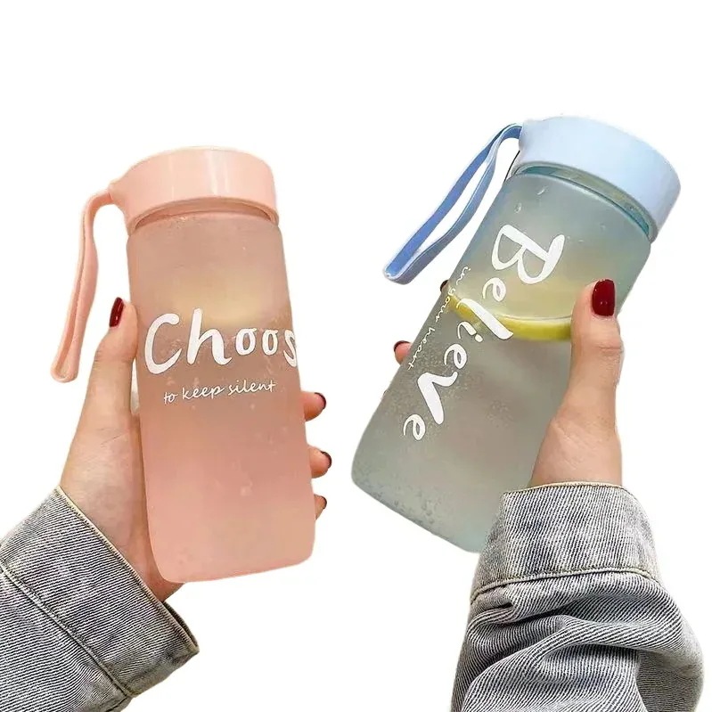 水筒4色600 ml 超軽量 水カップ大容量プラスチック男性と女性の学生韓国のトレンドカップネット赤