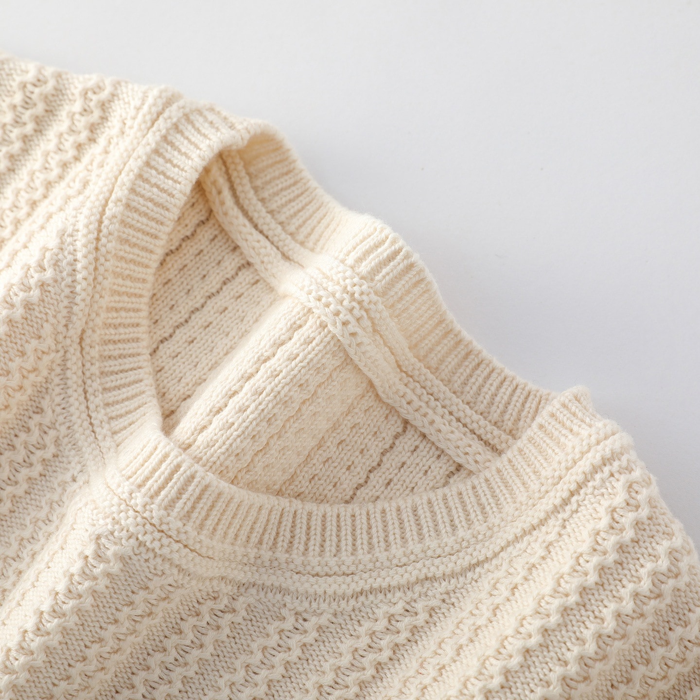 丈夫なジャカード無地コットンの厚手ニットセーター2025年秋冬新作ラウンドネック女性用の万能オールコットンベースレイヤー