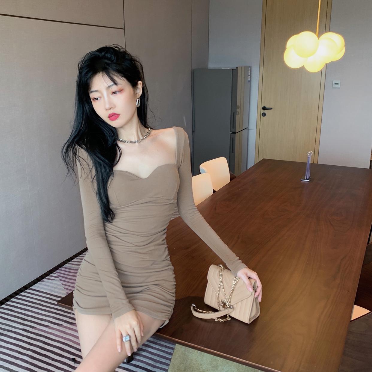 ワンピース ミニ ミニ丈 ショート ショート丈 袖なし 長袖 スクエアネック スリム タイト 細身 かわいい 大人可愛い きれいめ 大人 おしゃれ お洒落 かっこいい こなれ感 クール モード系