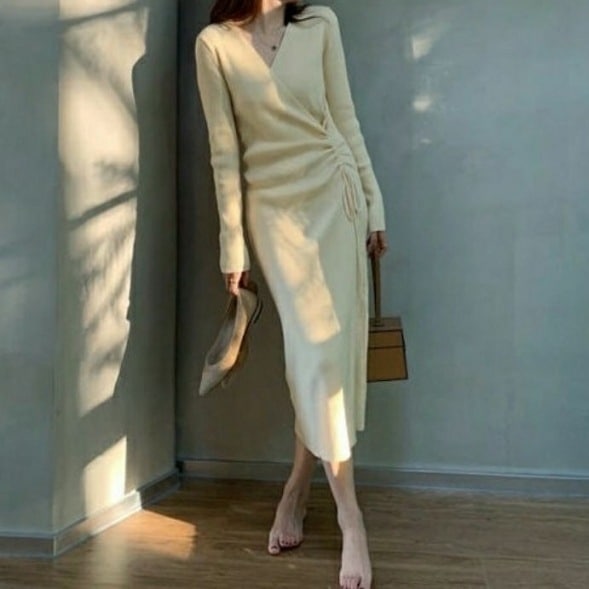 【人気高い】 柔らかくて優しい印象 Vネック 長袖 ボウタイ 無地 ニットワンピース レディース