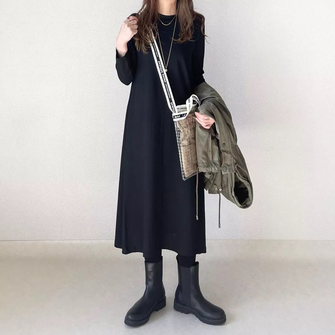 【 大人可愛い】 厚手の生地 人気 ラウンドネック ゆったり 無地 合わせやすい シンプル ワンピース