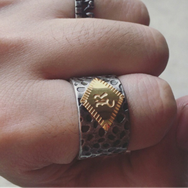 ヴィンテージゴシックRステンレスリング（ZRO013） インディアンジュエリー 金色 ゴールド 指輪 サージカルステンレス316L 男性 女性 プレゼント フリーサイズ インディアンジュエリー 金色