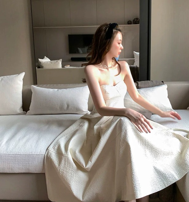 ワンピース ドレス ミモレ丈 ロング丈 マキシ丈 袖なし ノースリーブ 襟なし ベアトップ フレア Aライン ウエストマーク バックシャン ファスナー ハイウエスト かわいい きれいめ シンプル