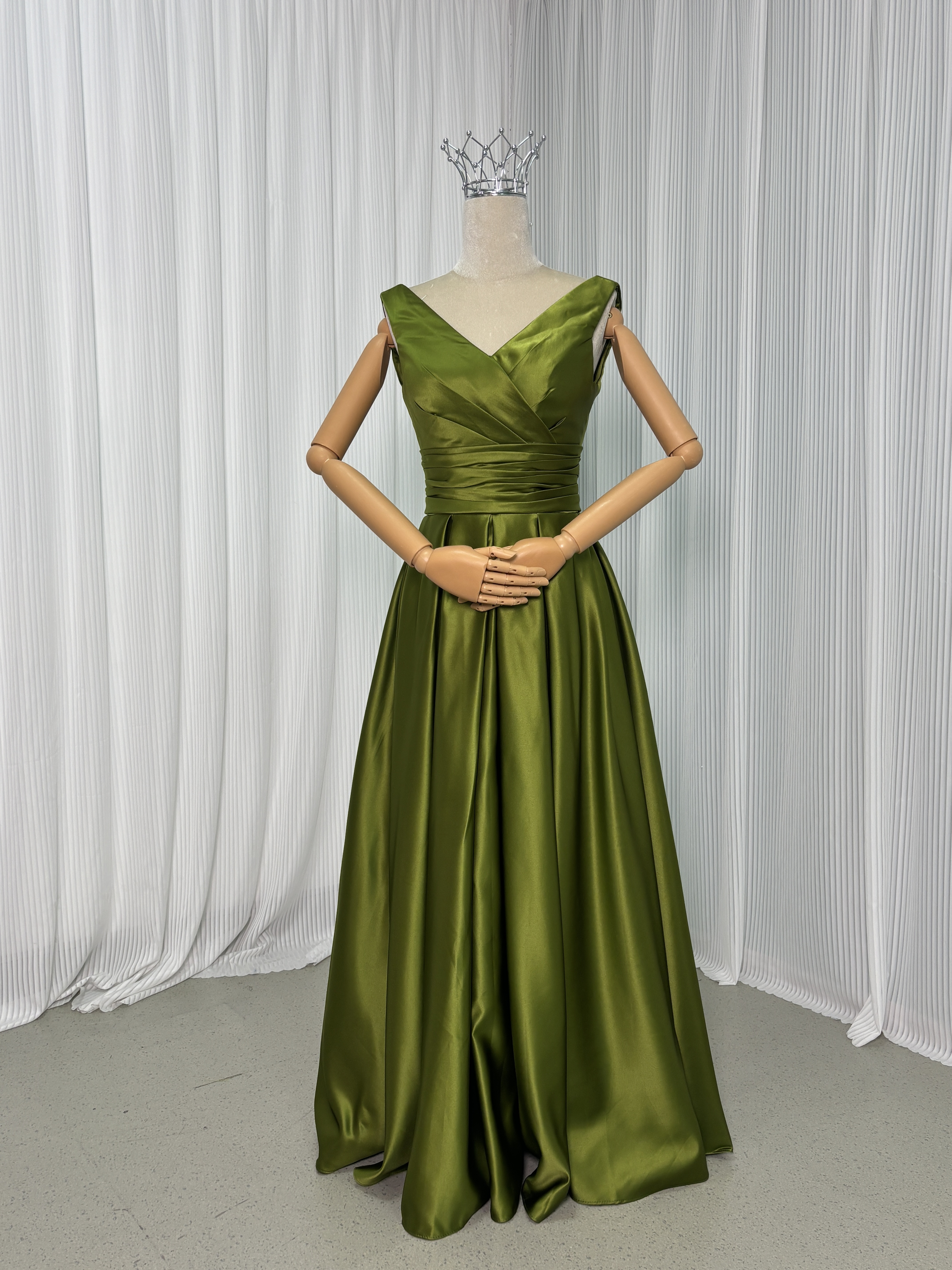 カラードレス 深めな緑 オンショルダードレス ロング 光沢サテン ふっくら柔らかなバックリボン Vネックドレス