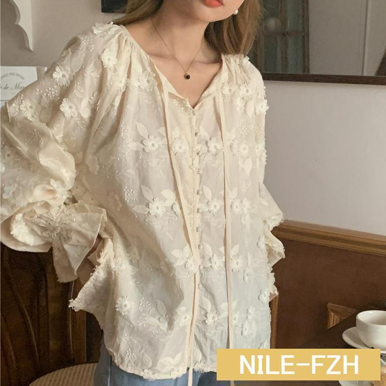 シャツ ブラウス レディース 春 夏 春夏 オフィス おしゃれ 花柄 刺繍 Vネック 長袖 ベルスリーブ トップス 5,485円