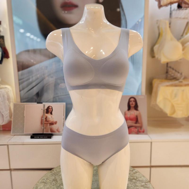 AK平沢店 シームレスノーワイヤブラとパンティーセット(BR1941A-BP1941A)