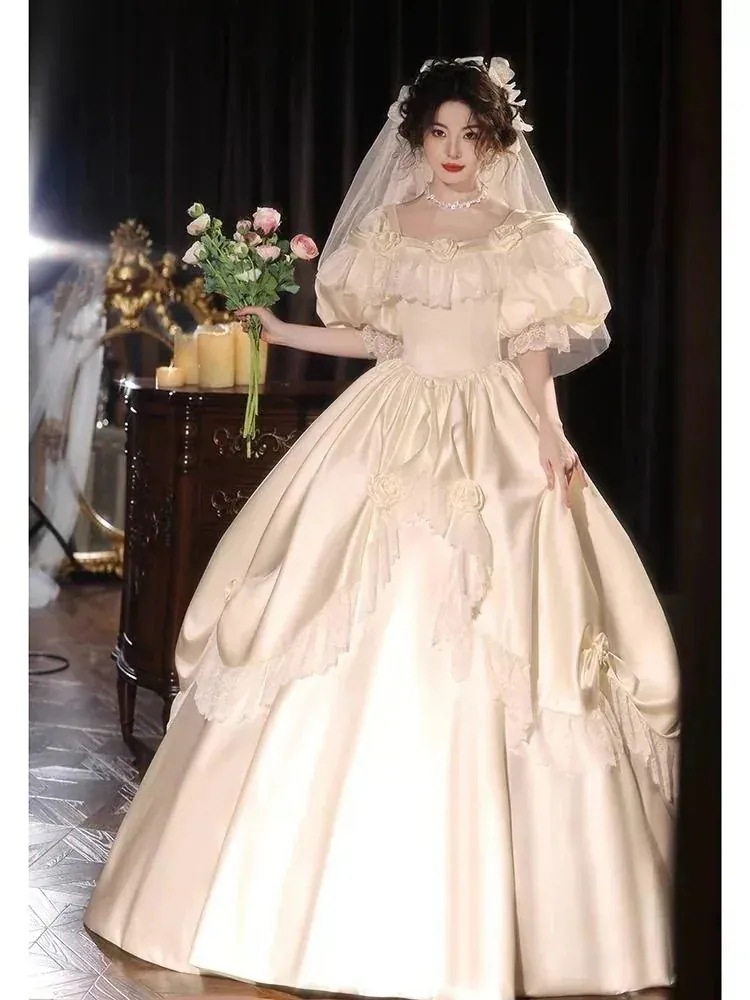 ホワイトレトロサテンライトウェディングドレス 花嫁 メインベールスモールドレススカート 女性 ハイ エンド テクスチャ