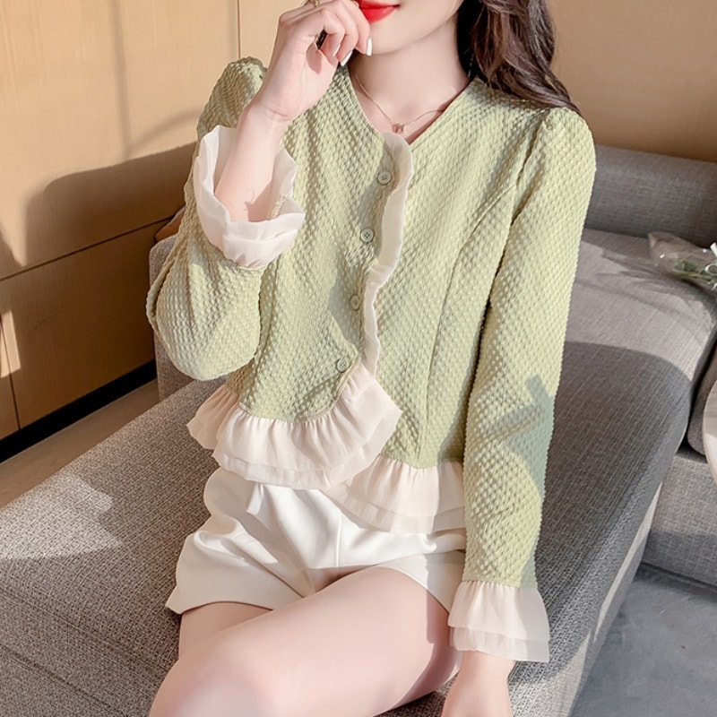 トップス シャツ ブラウス 袖あり 長袖 Uネック ラウンドネック フリル 切り替えデザイン ドッキング 前開き きれいめ おしゃれ お洒落 レトロ 大人女子 こなれ感 ラブリー キュート ガーリー