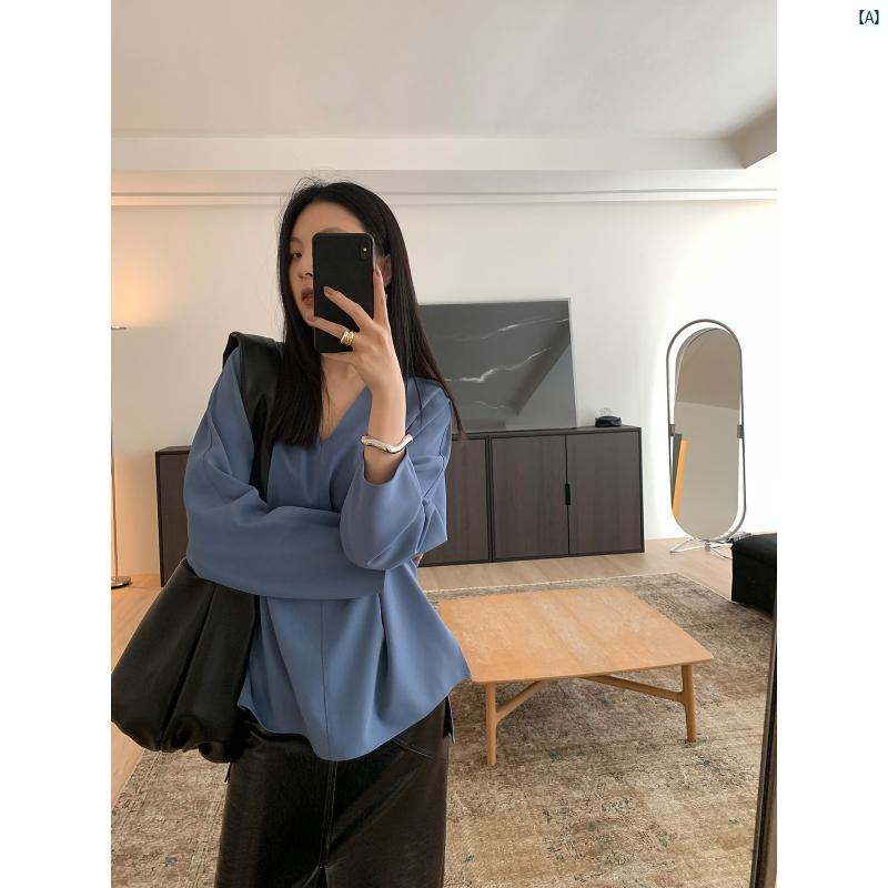 レディース ファッション　オシャレ　かわいい　カジュアル　上品 シンプル カジュアル 深め Vネック スリット ブラウス 2色