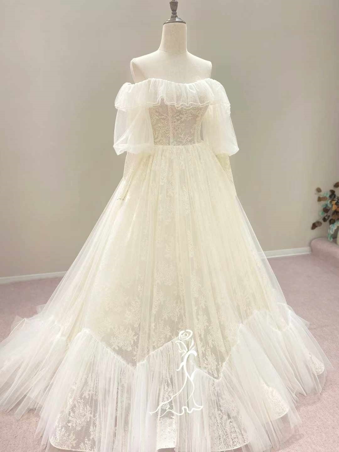 ウエディングドレス オフホワイト オフショルダー ロングスリーブ 上品レース ソフトチュール リボントレーン