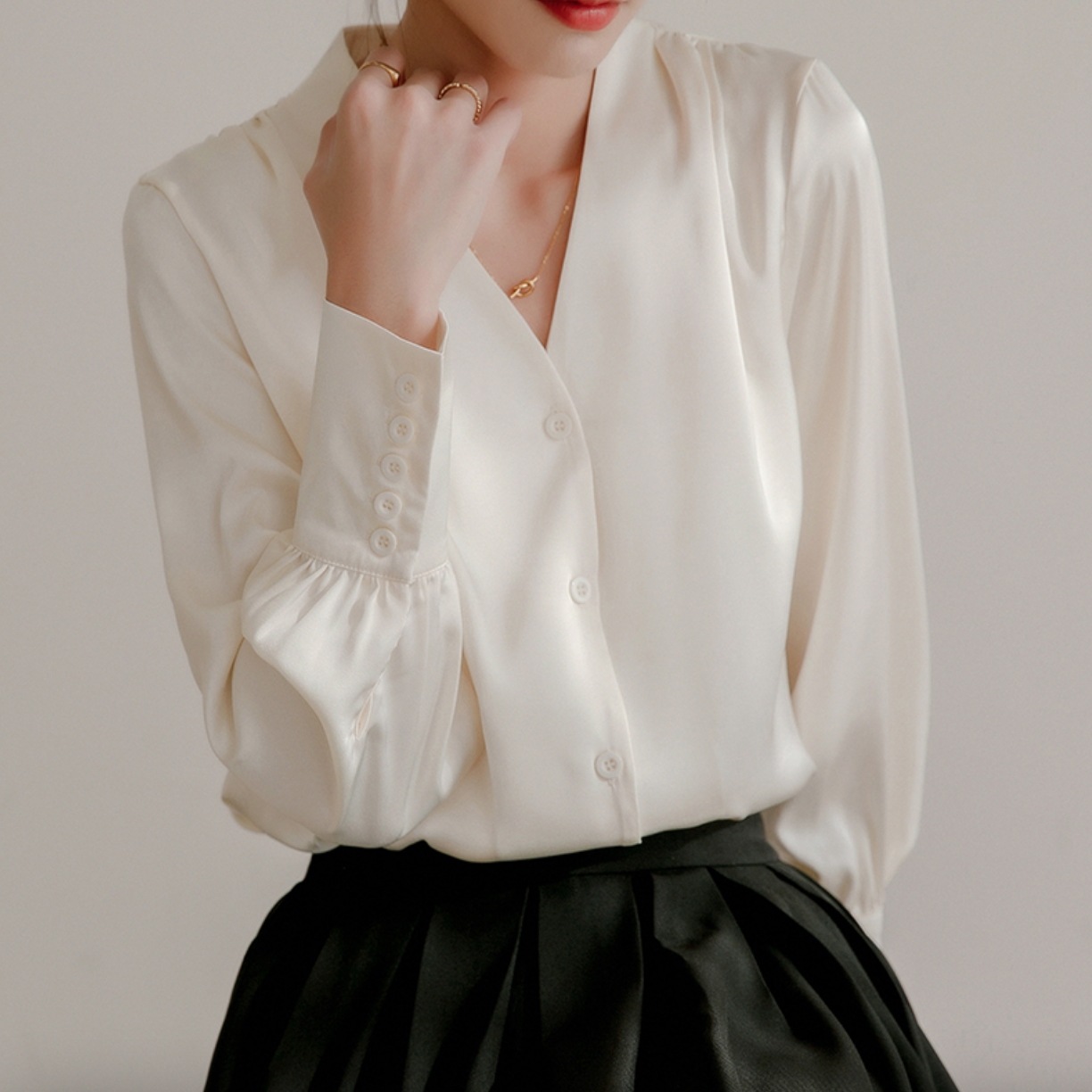 トップス デート シャツ ブラウス カットソー 袖あり 長袖 Vネック 春 秋 10代 20代 個性的 ホワイト S M L XL レディース レトロ こなれ感 ゆったり とろみ感 エレガント