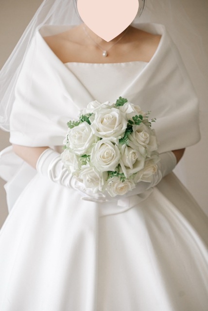 実例写真！取り外しオフショルダーのみ オフホワイト マット生地 デザイン感 結婚式 抜群のおしゃれ見え